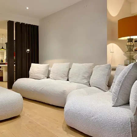 Exceptional Luxury Near Golf *